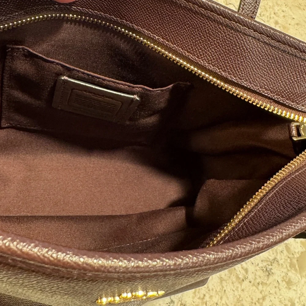 COACH, Brown Tote, Pre-Owned, Condition. Zippered, Gold Hardware. Very Nice. BR - Picture 10 of 10